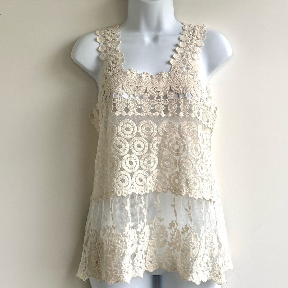 ISSI Cream Lace Sleeveless Top